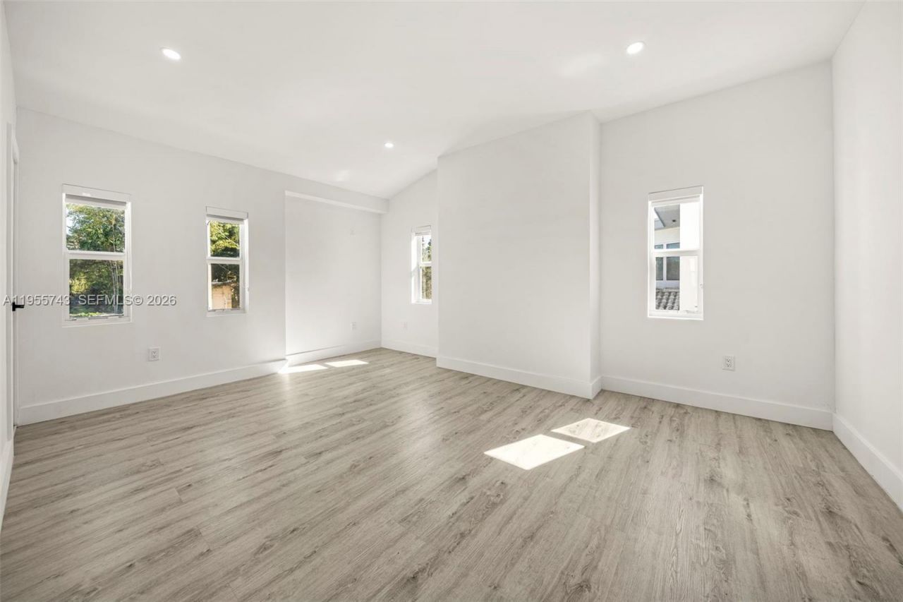 3166 Royal Palm Ave, Miami Beach, FL 33140 Photo