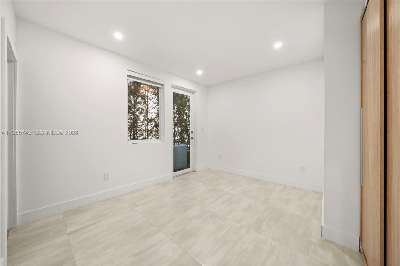 3166 Royal Palm Ave, Miami Beach, FL 33140 Photo