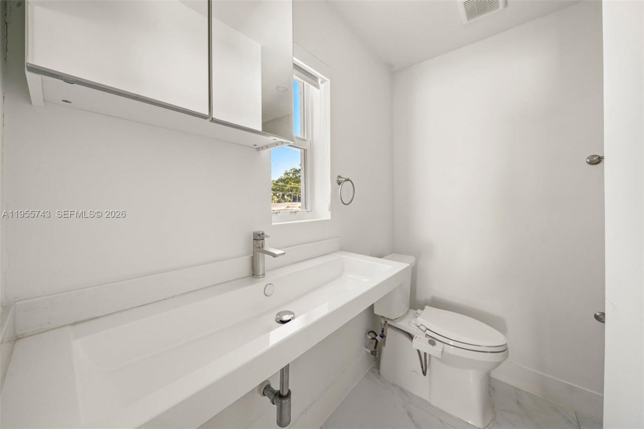 3166 Royal Palm Ave, Miami Beach, FL 33140 Photo