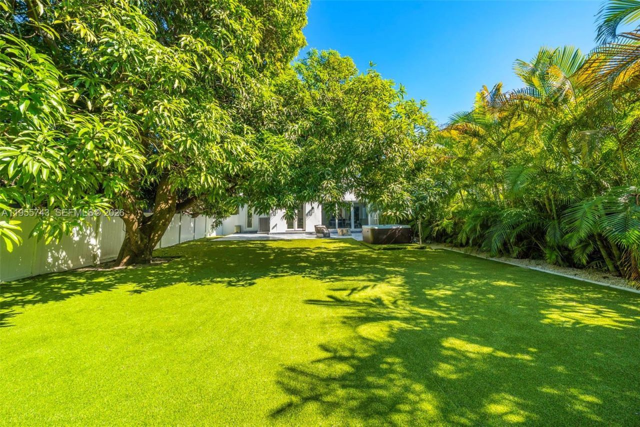 3166 Royal Palm Ave, Miami Beach, FL 33140 Photo