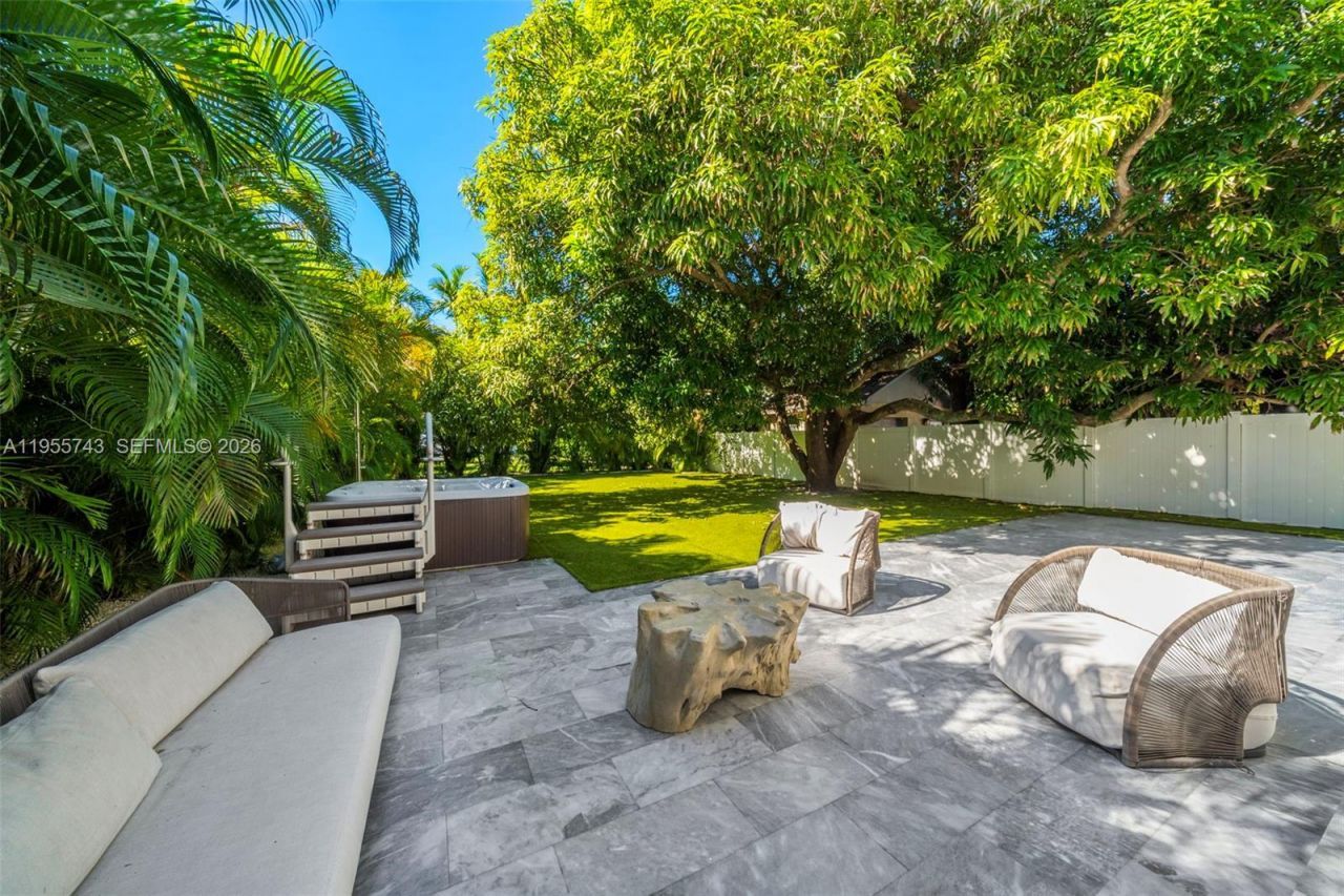 3166 Royal Palm Ave, Miami Beach, FL 33140 Photo