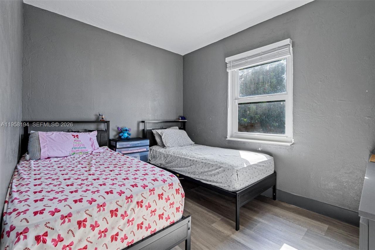 1780 NW 49th St , Miami, FL 33142 Photo