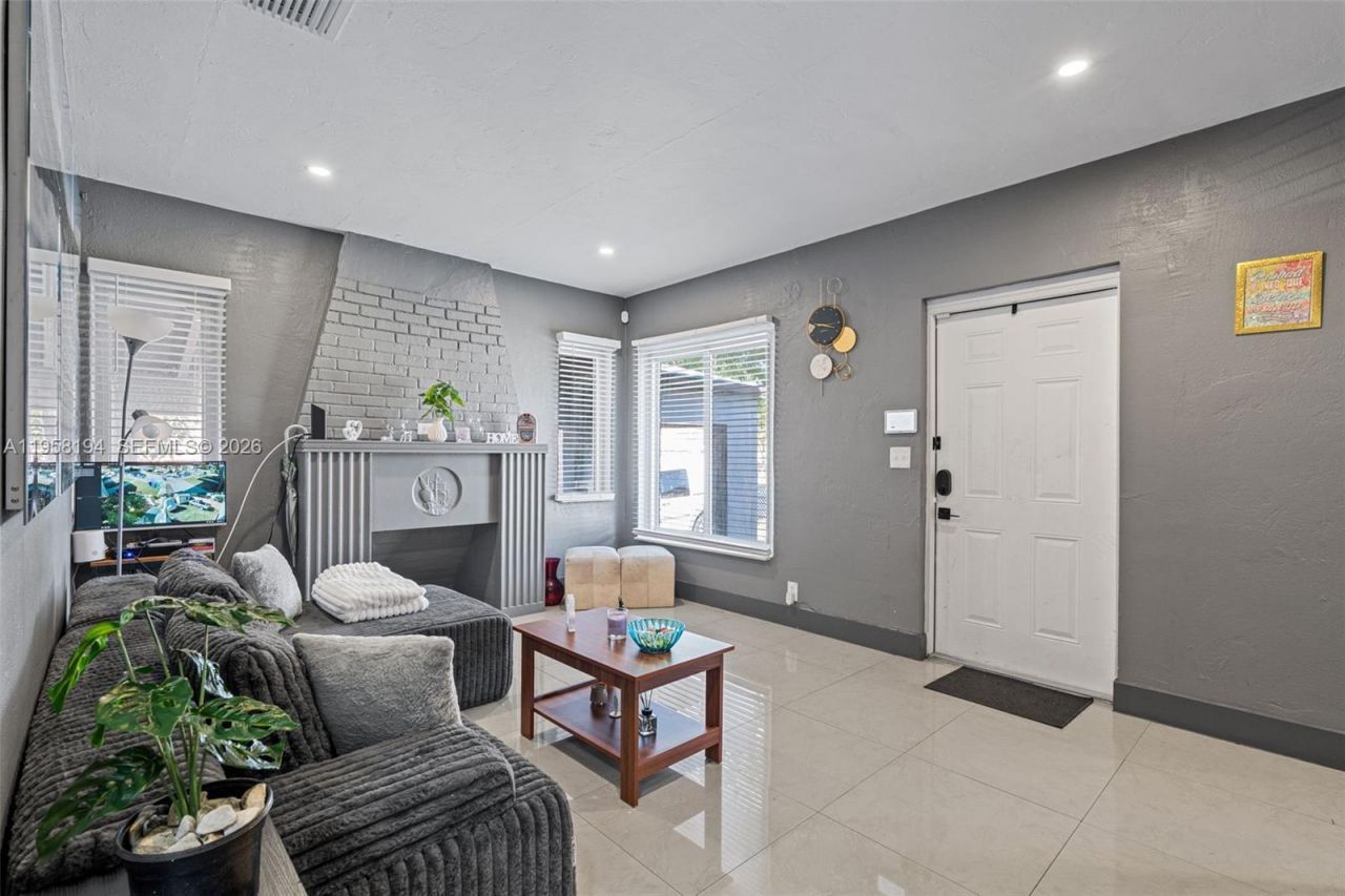 1780 NW 49th St , Miami, FL 33142 Photo