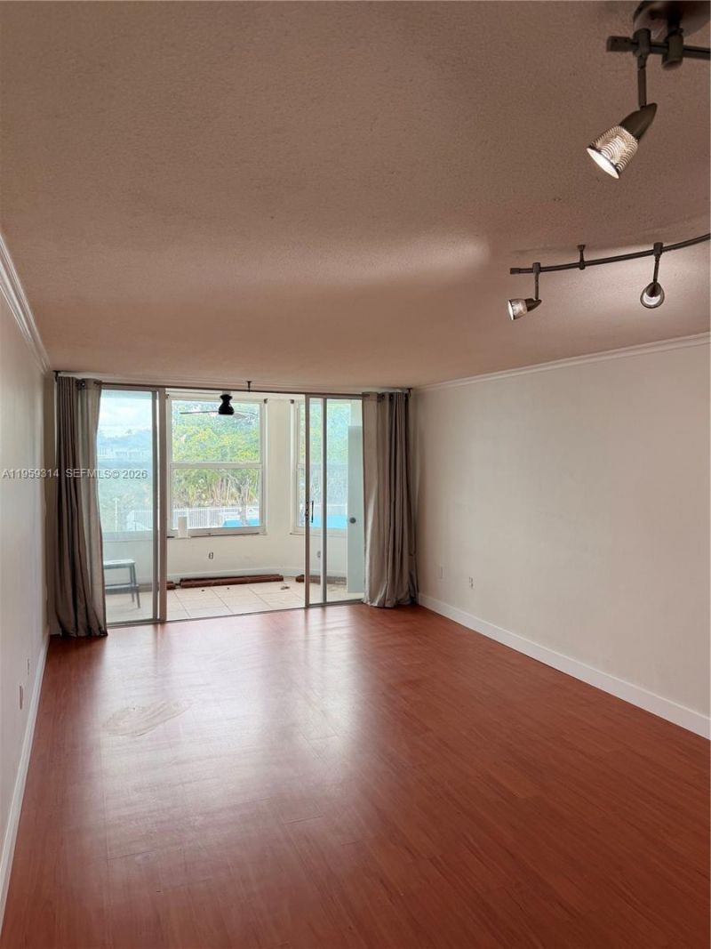 1351 NE 191st St, Unit E310, Miami, FL 33179 Photo