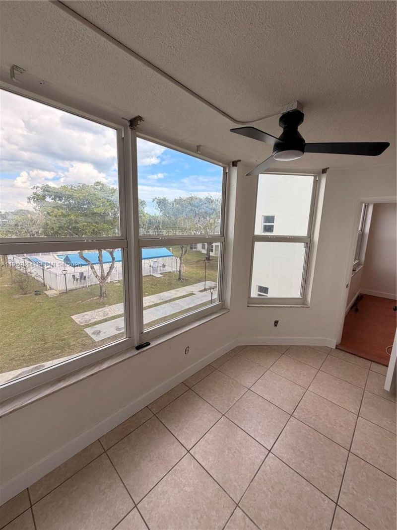 1351 NE 191st St, Unit E310, Miami, FL 33179 Photo