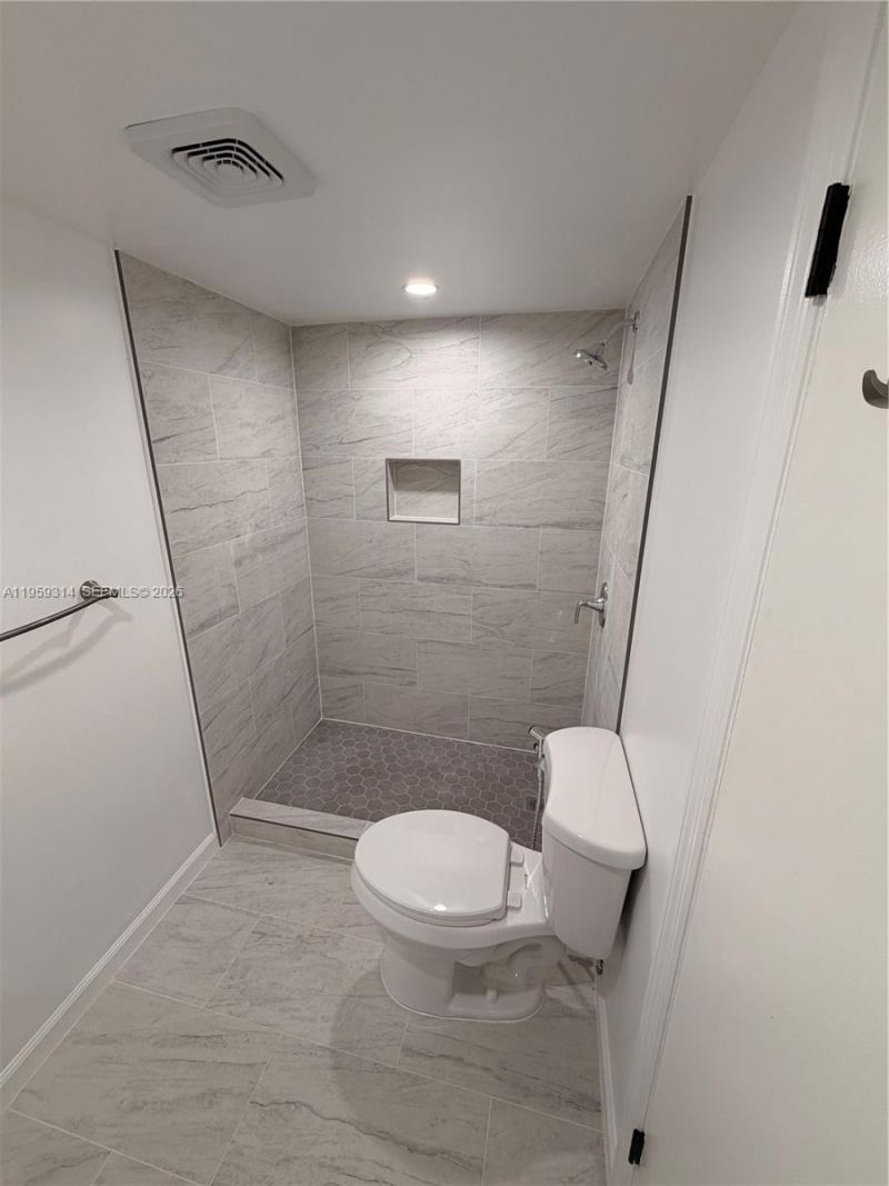 1351 NE 191st St, Unit E310, Miami, FL 33179 Photo