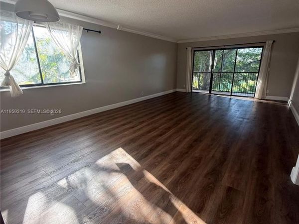 402 Lakeview Dr, Unit 201, Weston, FL 33326