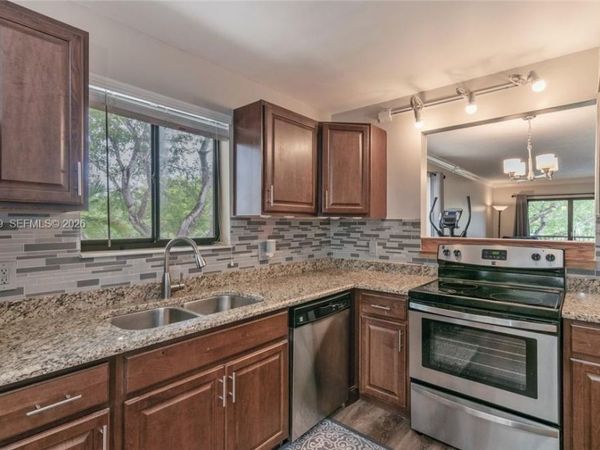 402 Lakeview Dr, Unit 201, Weston, FL 33326