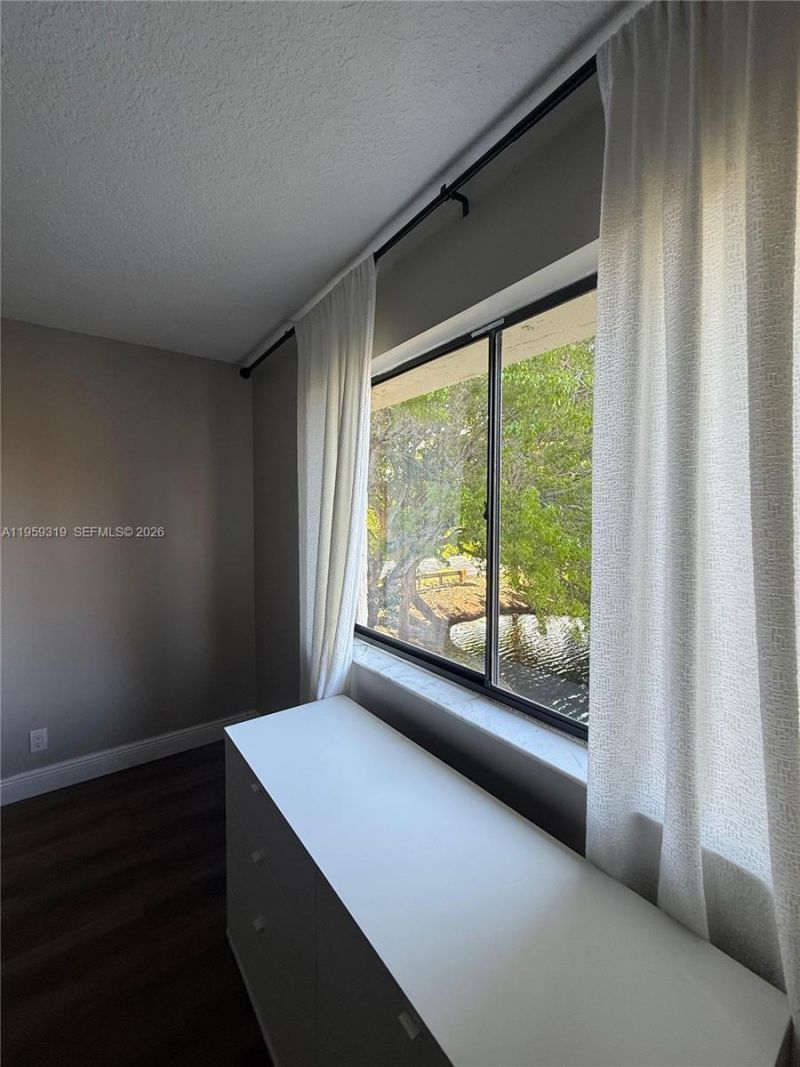 402 Lakeview Dr, Unit 201, Weston, FL 33326 Photo