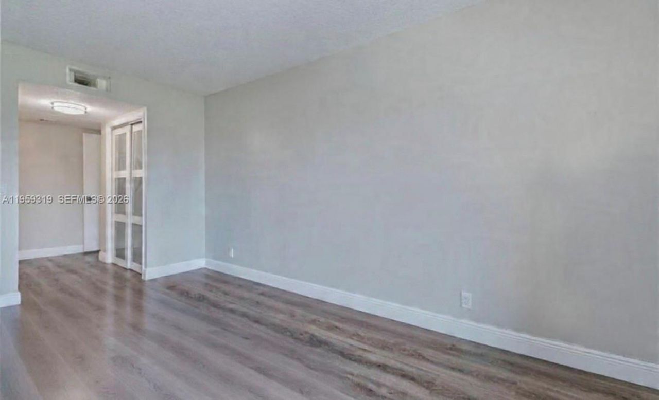 402 Lakeview Dr, Unit 201, Weston, FL 33326 Photo