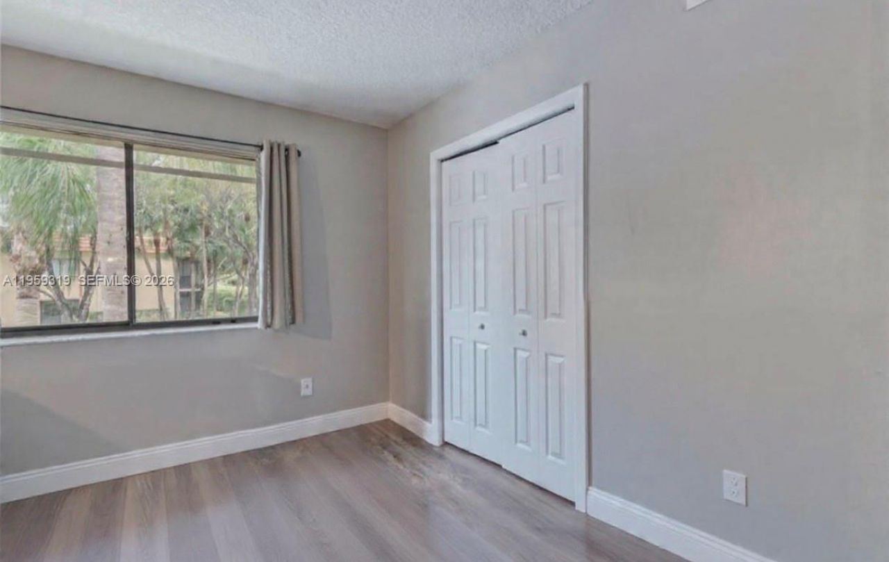 402 Lakeview Dr, Unit 201, Weston, FL 33326 Photo