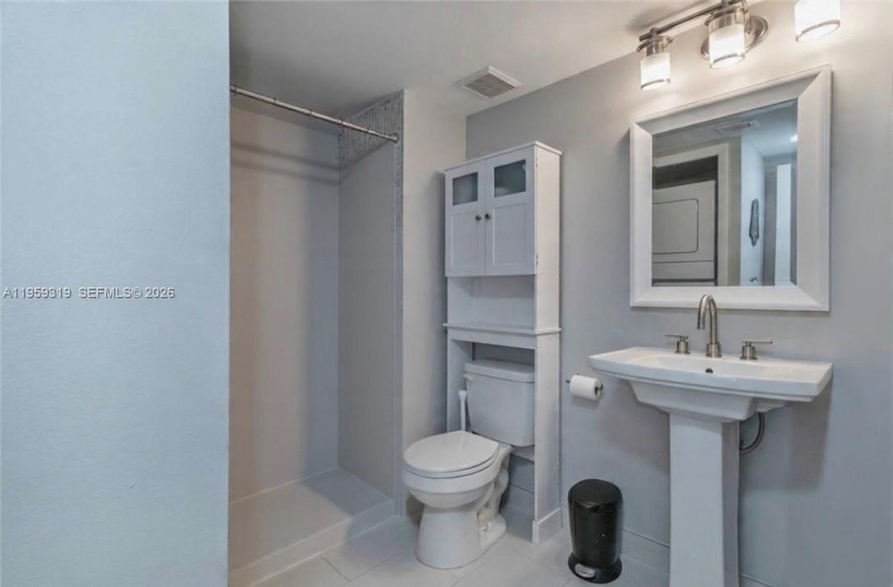 402 Lakeview Dr, Unit 201, Weston, FL 33326 Photo