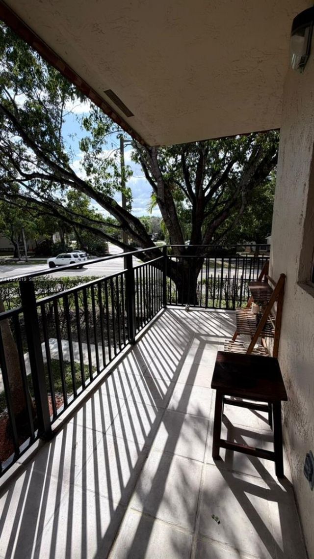 402 Lakeview Dr, Unit 201, Weston, FL 33326 Photo