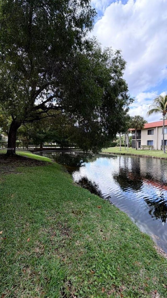 402 Lakeview Dr, Unit 201, Weston, FL 33326 Photo