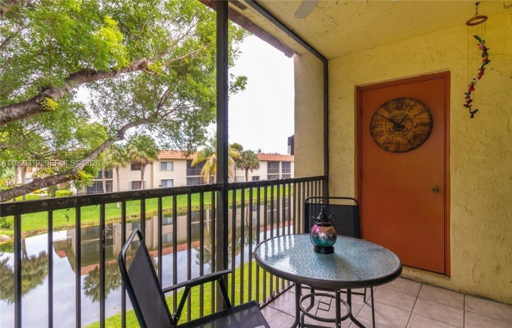 402 Lakeview Dr, Unit 201, Weston, FL 33326 Photo