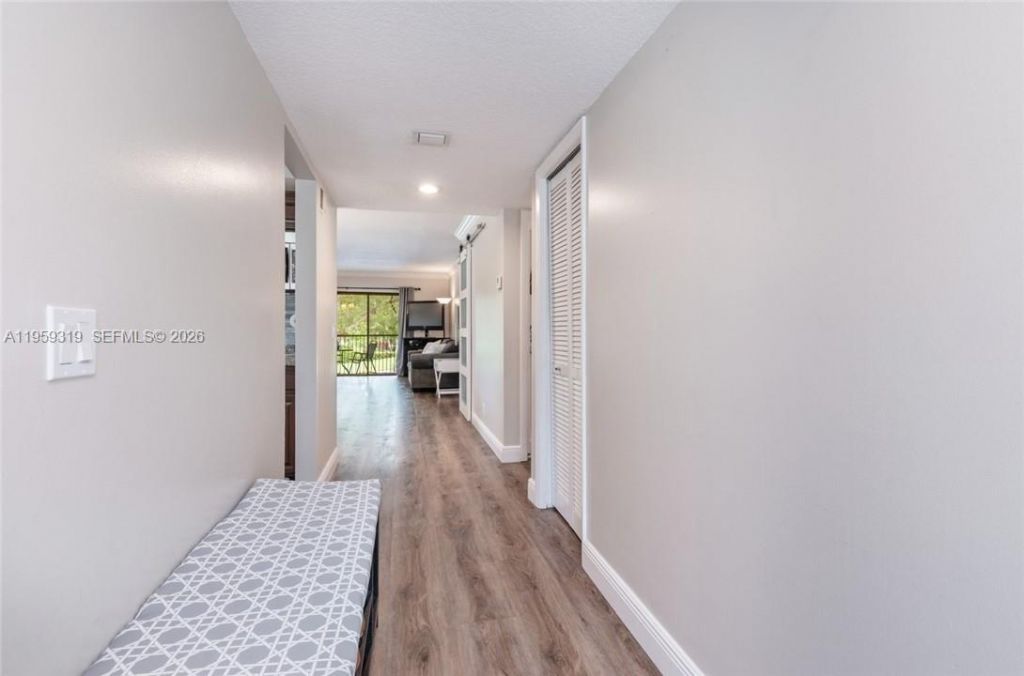 402 Lakeview Dr, Unit 201, Weston, FL 33326 Photo
