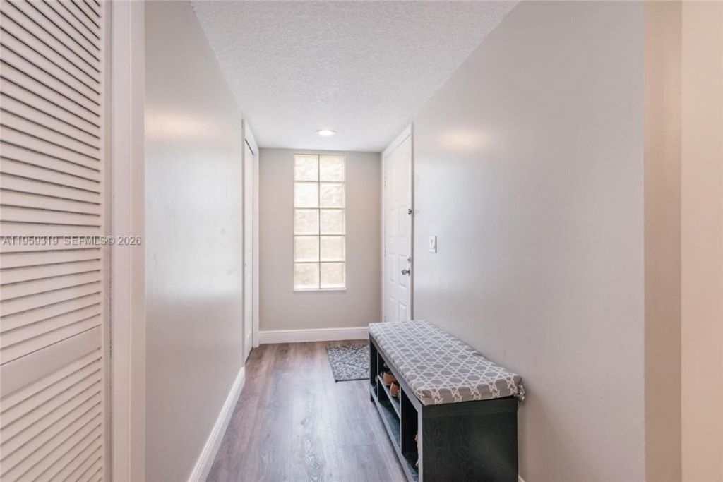 402 Lakeview Dr, Unit 201, Weston, FL 33326 Photo