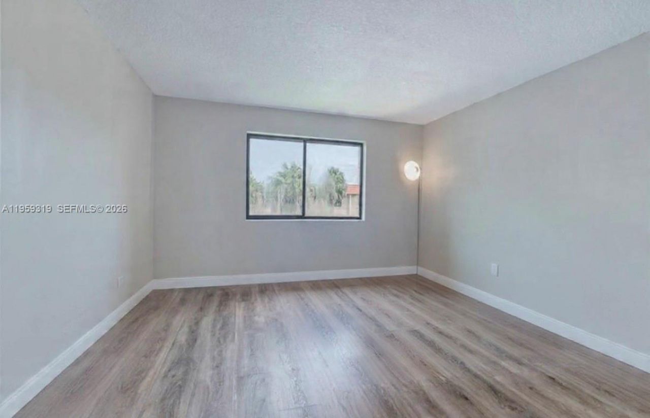 402 Lakeview Dr, Unit 201, Weston, FL 33326 Photo