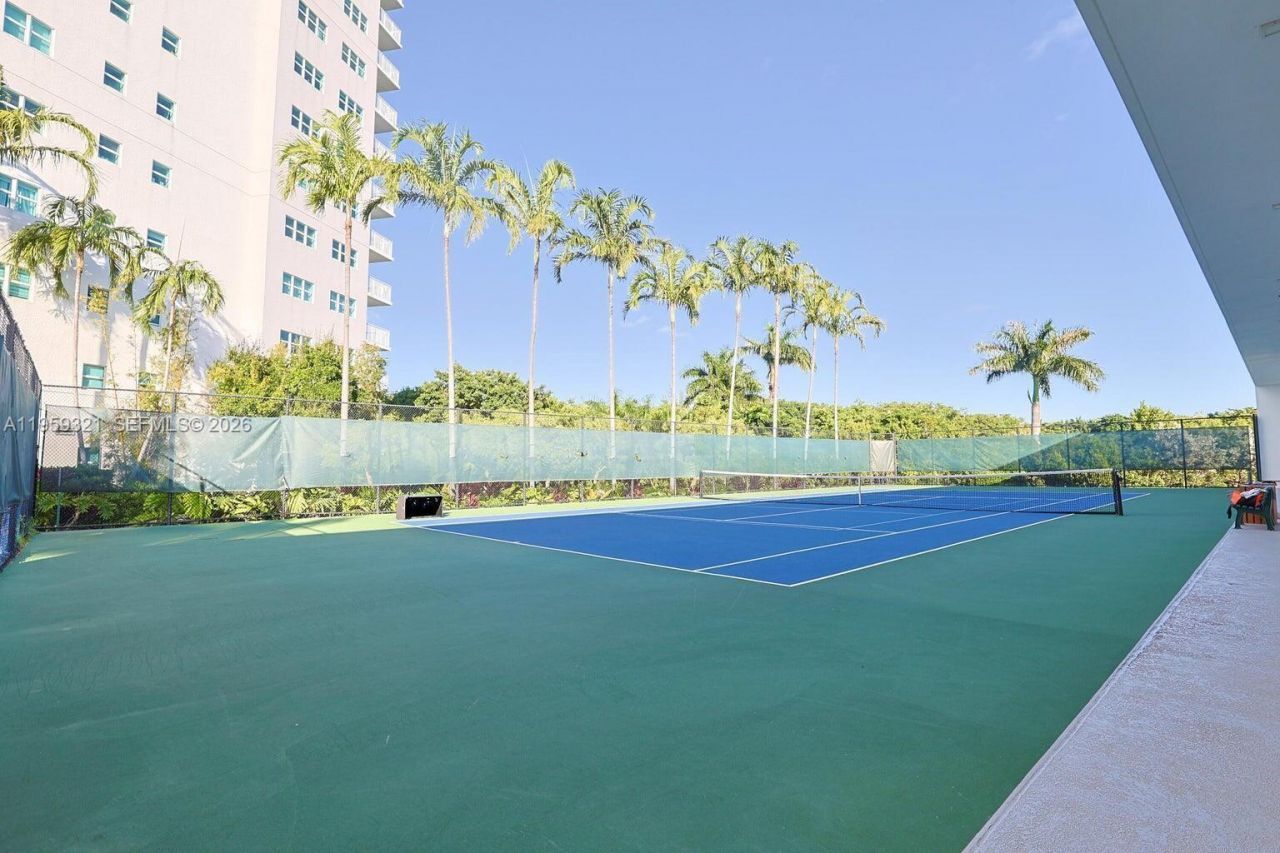 14951 Royal Oaks Ln , Unit 907, North Miami, FL 33181 Photo