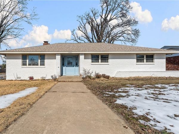 1521 W Gum Street, Rogers, AR 72758