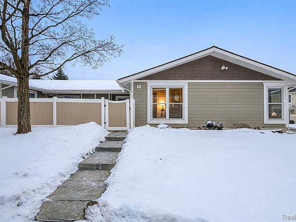 39615 Village Wood Lane, Novi, MI 48375