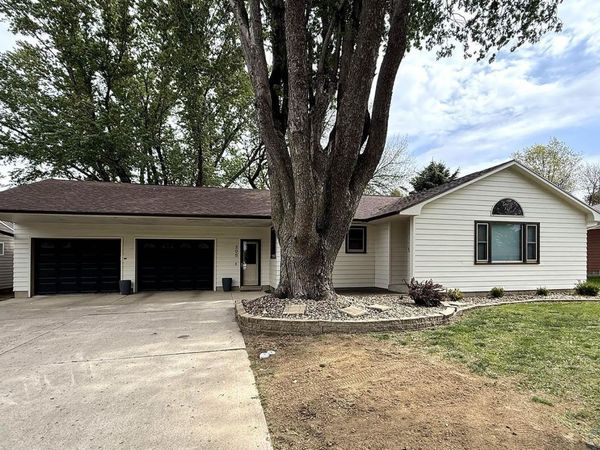 205 Pine Street, Hospers, IA 51238
