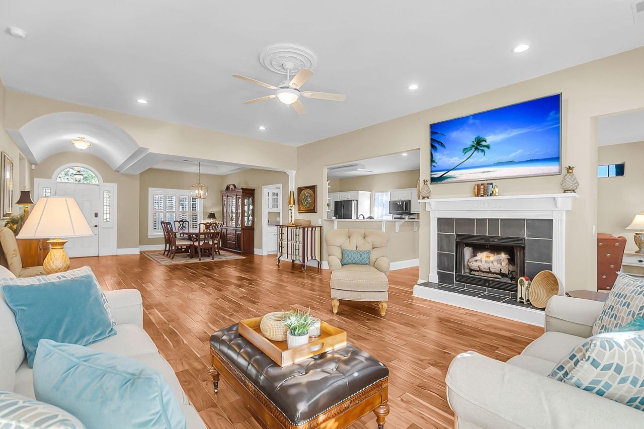 763 Hamlet Circle Photo 4