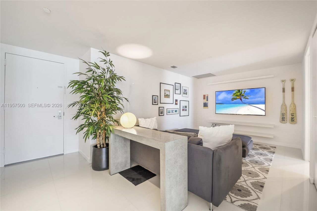 495 Brickell Ave , Unit 2303, Miami, FL 33131 Photo