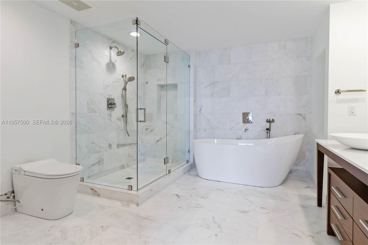 495 Brickell Ave , Unit 2303, Miami, FL 33131 Photo