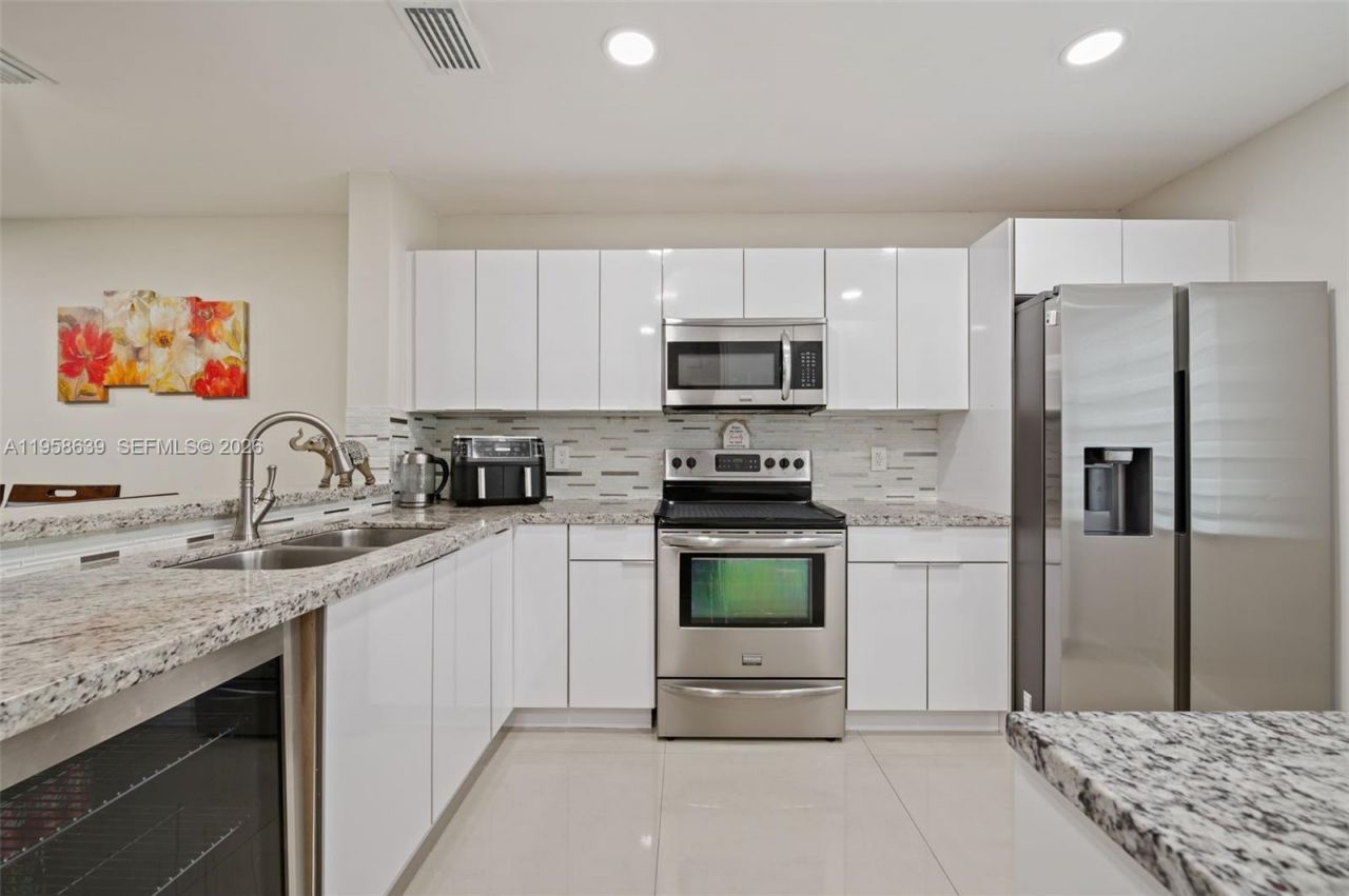 20877 NW 4th St, Pembroke Pines, FL 33029 Photo