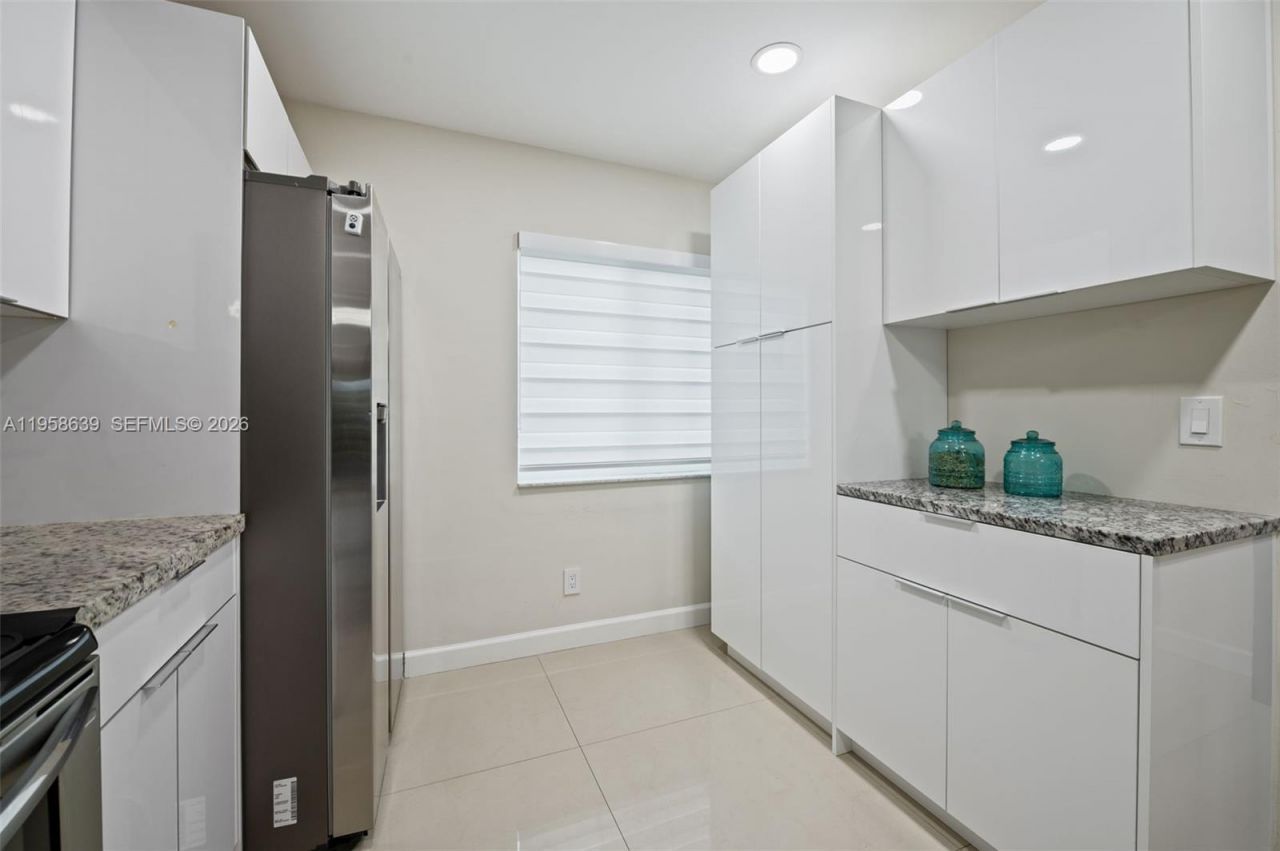 20877 NW 4th St, Pembroke Pines, FL 33029 Photo