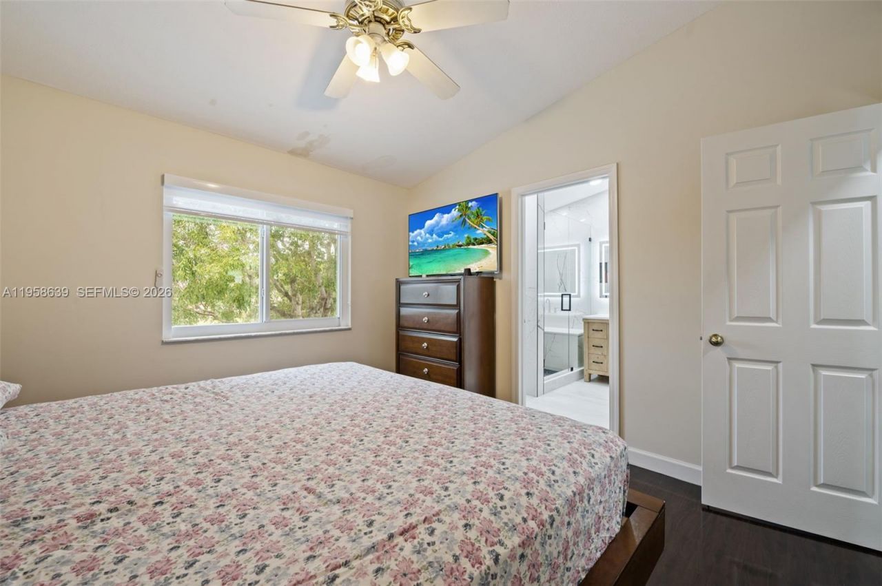 20877 NW 4th St, Pembroke Pines, FL 33029 Photo