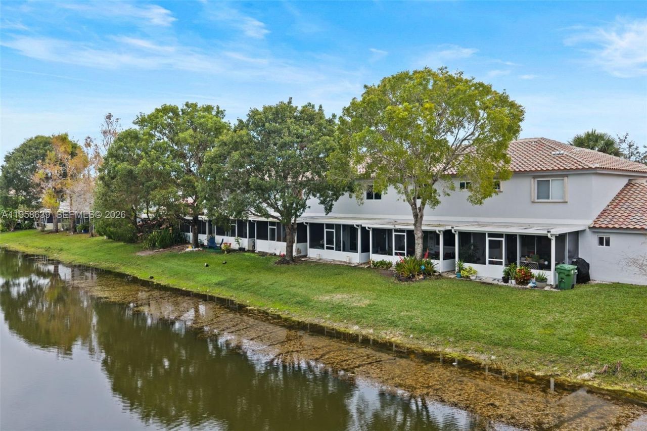 20877 NW 4th St, Pembroke Pines, FL 33029 Photo