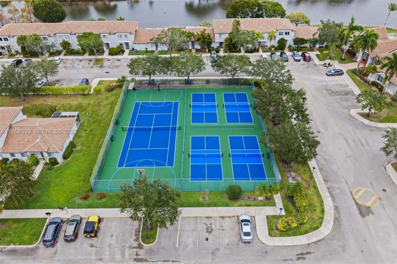 20877 NW 4th St, Pembroke Pines, FL 33029 Photo