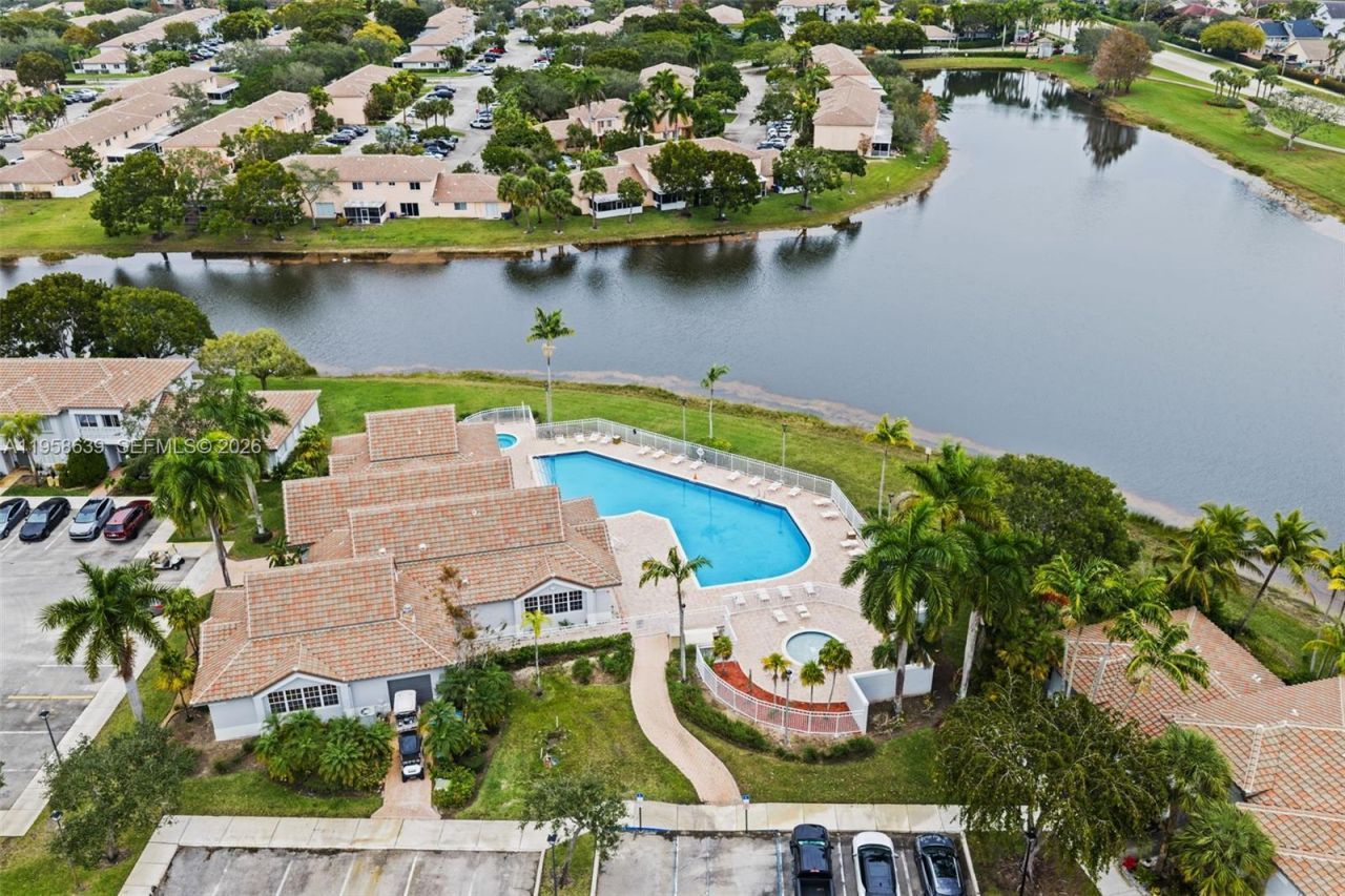 20877 NW 4th St, Pembroke Pines, FL 33029 Photo