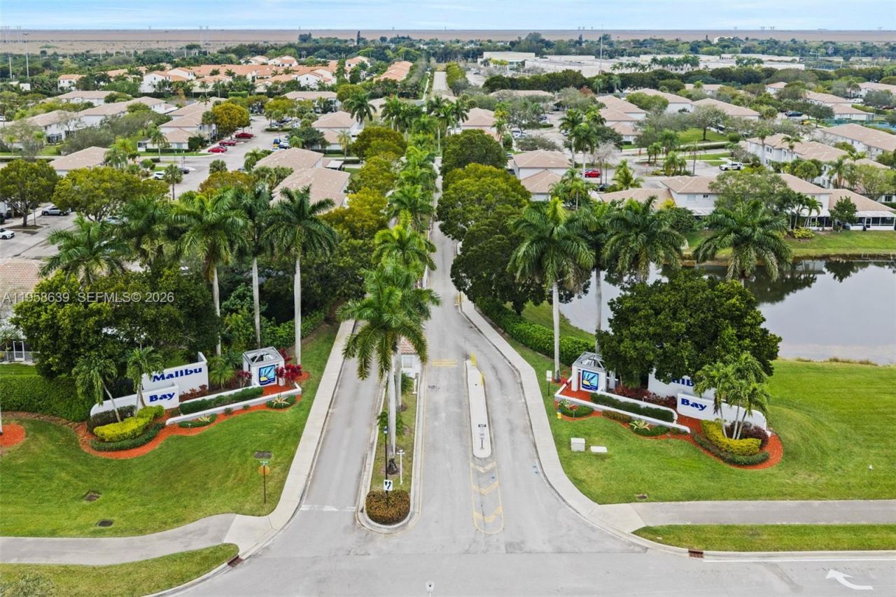 20877 NW 4th St, Pembroke Pines, FL 33029 Photo