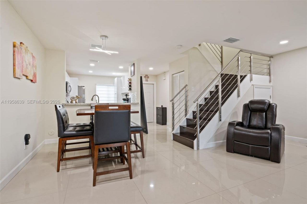 20877 NW 4th St, Pembroke Pines, FL 33029 Photo