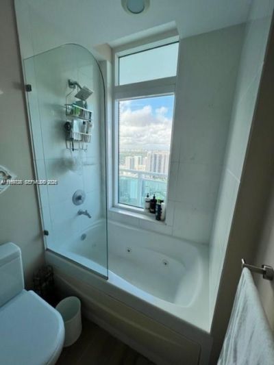 950 Brickell Bay Dr, Unit 4100, Miami, FL 33131 Photo