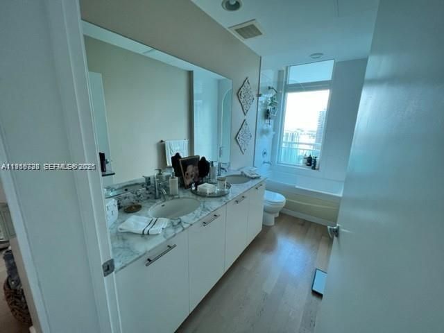 950 Brickell Bay Dr, Unit 4100, Miami, FL 33131 Photo