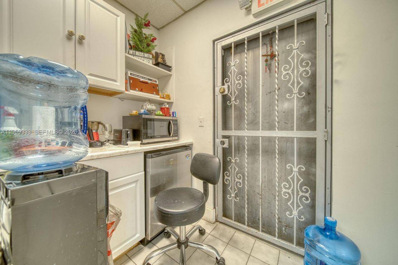 Full-service Beauty Salon For Sale In Sweetwater, Sweetwater, FL 33174 Photo