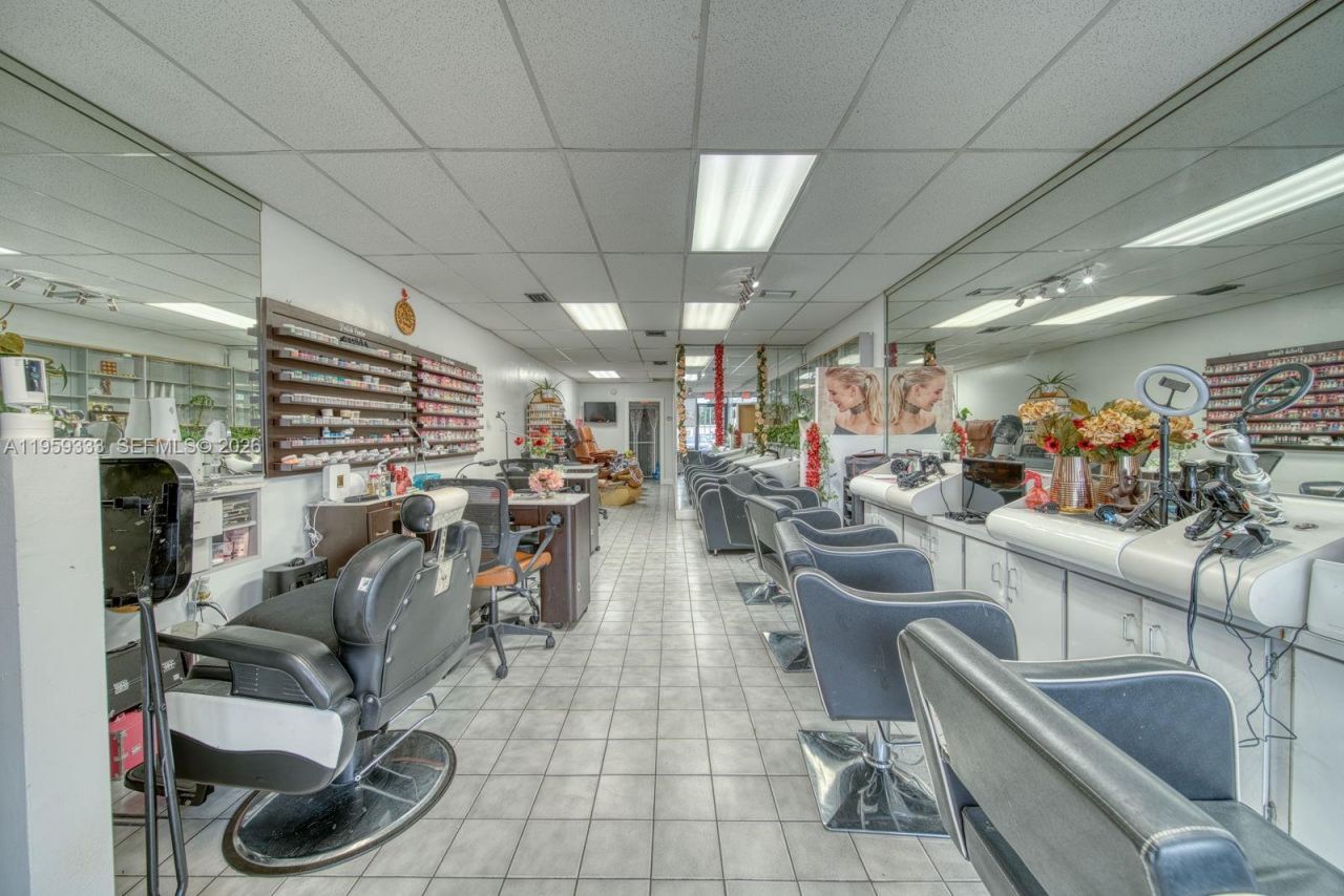 Full-service Beauty Salon For Sale In Sweetwater, Sweetwater, FL 33174 Photo