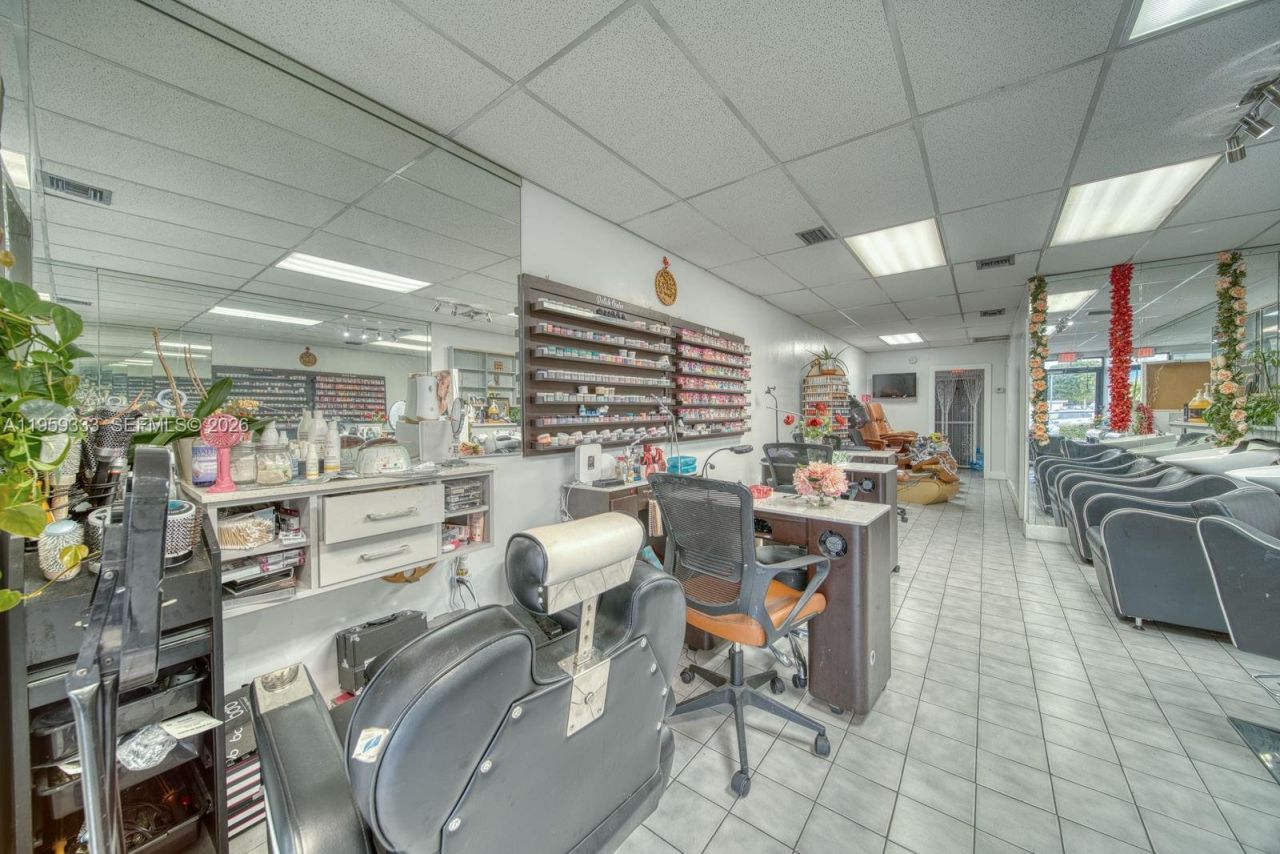 Full-service Beauty Salon For Sale In Sweetwater, Sweetwater, FL 33174 Photo