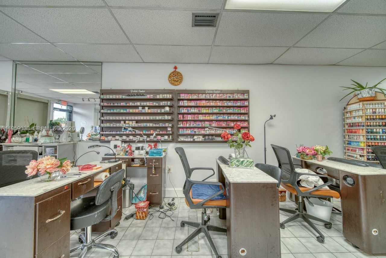 Full-service Beauty Salon For Sale In Sweetwater, Sweetwater, FL 33174 Photo