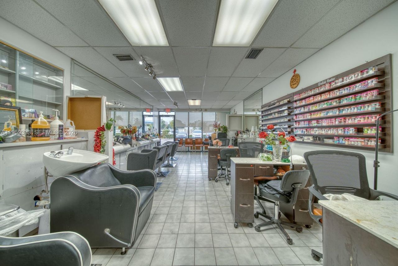Full-service Beauty Salon For Sale In Sweetwater, Sweetwater, FL 33174 Photo