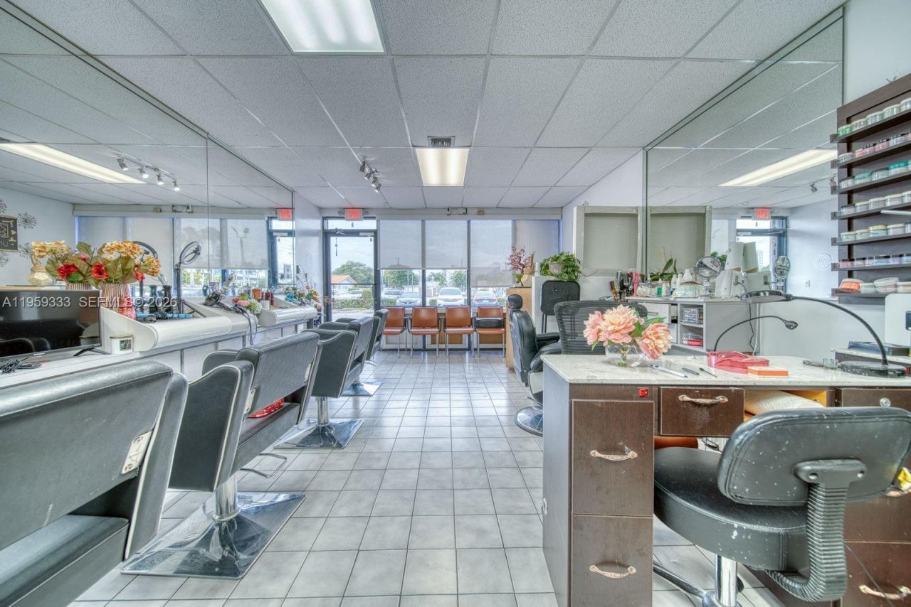 Full-service Beauty Salon For Sale In Sweetwater, Sweetwater, FL 33174 Photo