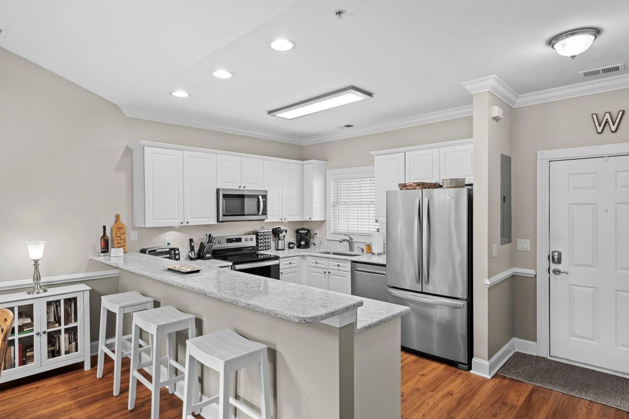 4885 Magnolia Pointe Ln. Photo 12