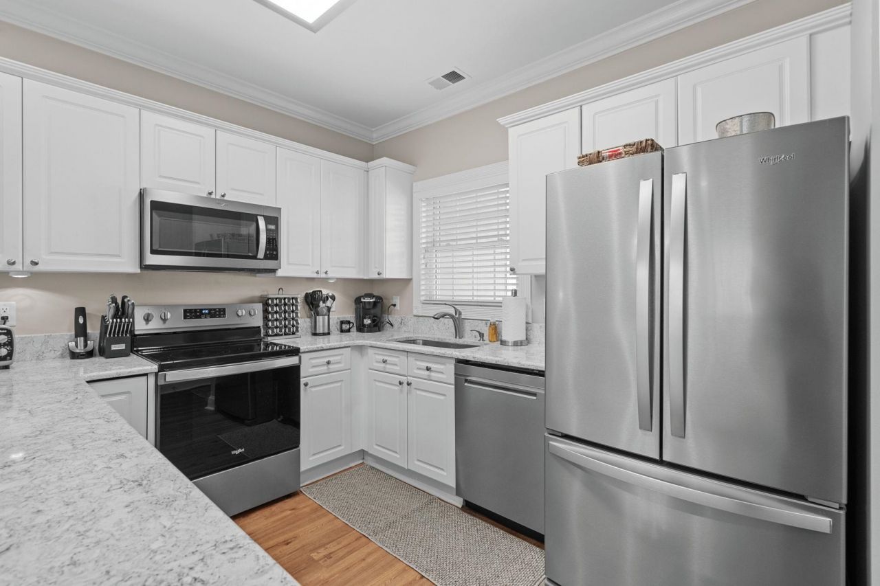 4885 Magnolia Pointe Ln. Photo 13