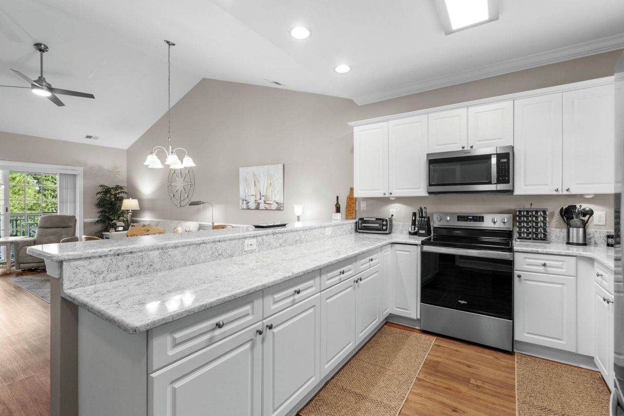 4885 Magnolia Pointe Ln. Photo 14