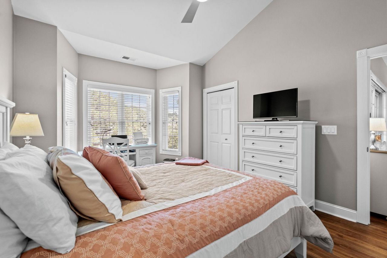 4885 Magnolia Pointe Ln. Photo 17