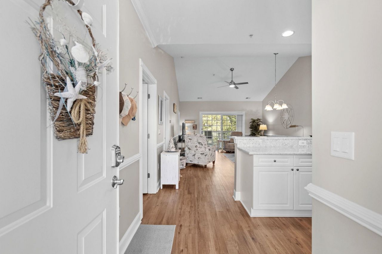 4885 Magnolia Pointe Ln. Photo 4